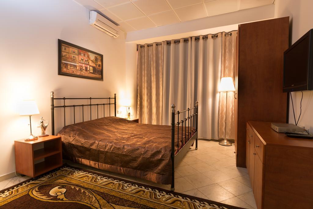 Hotel Rothschild 37 Bat Yam Bilik gambar
